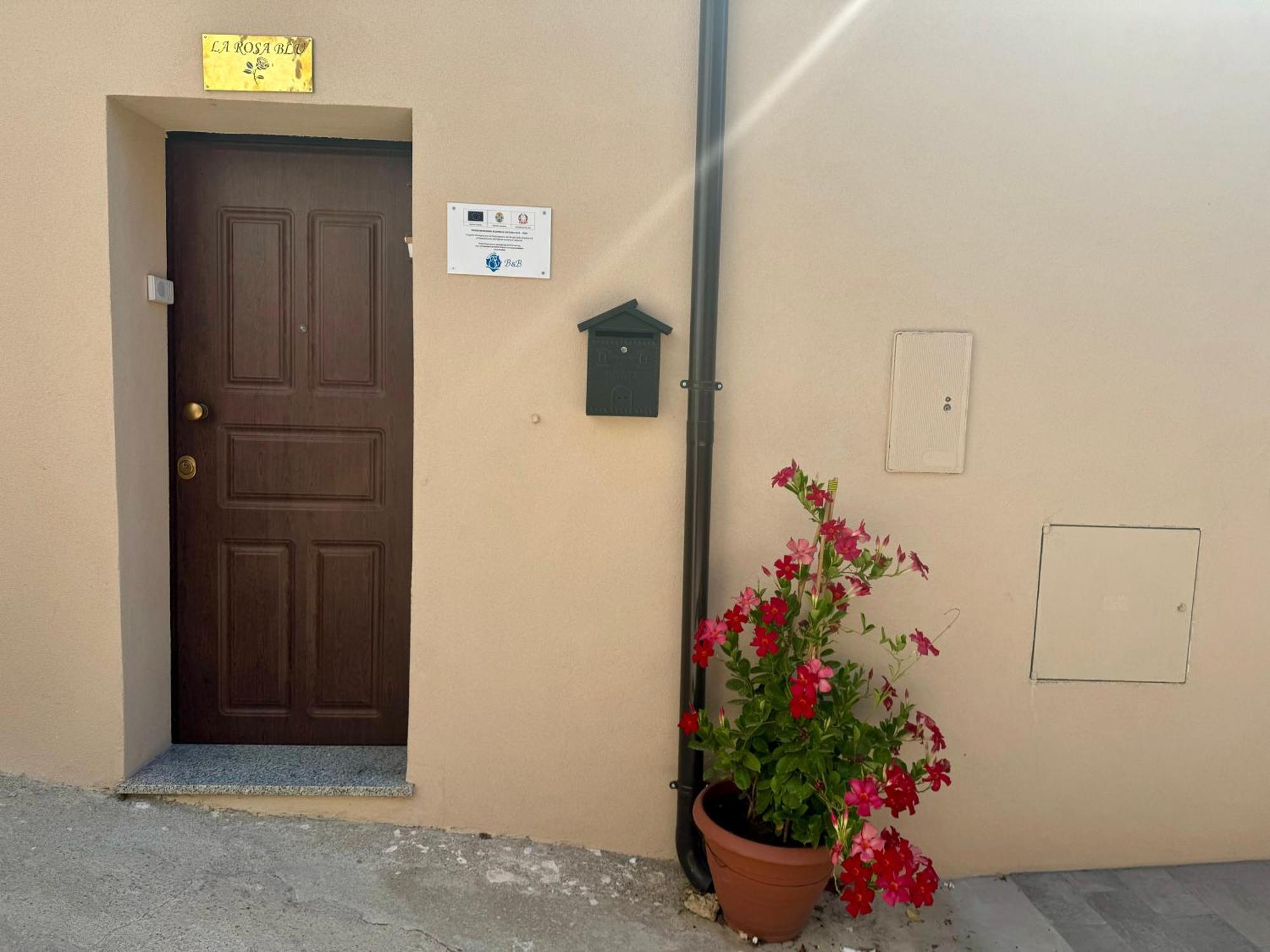 La Rosa Blu Bed & Breakfast Gerace Bagian luar foto